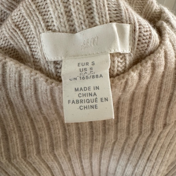 H&M Sweater - Picture 4 of 5